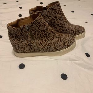 Universal threads animal print shoes